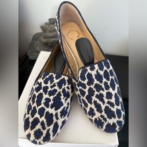 C. Wonder Leopard Animal Print Blue and White Sz 7M Shoes